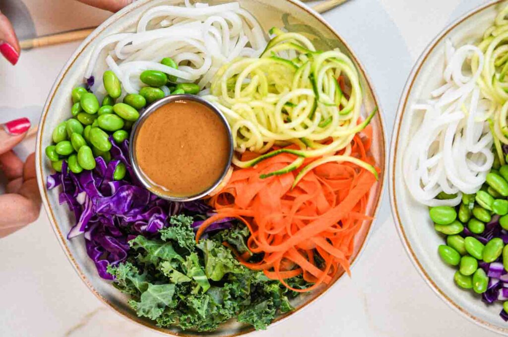 zoodle salad with thai peanut sauce
