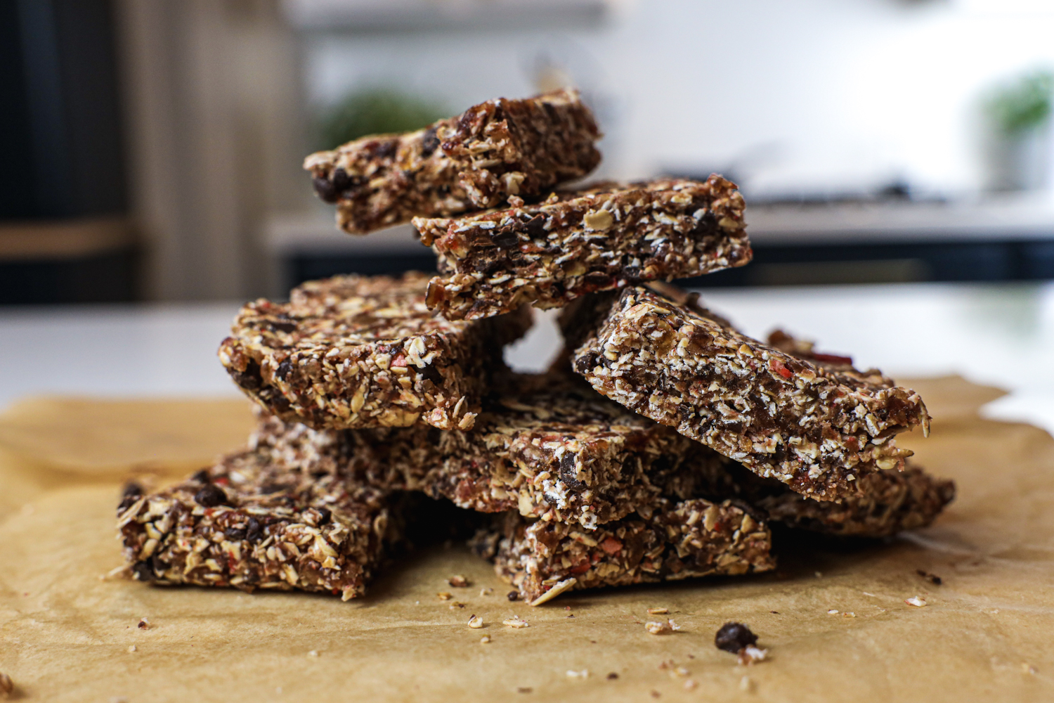 No-Bake Strawberry and Chocolate Chip Oat Bars