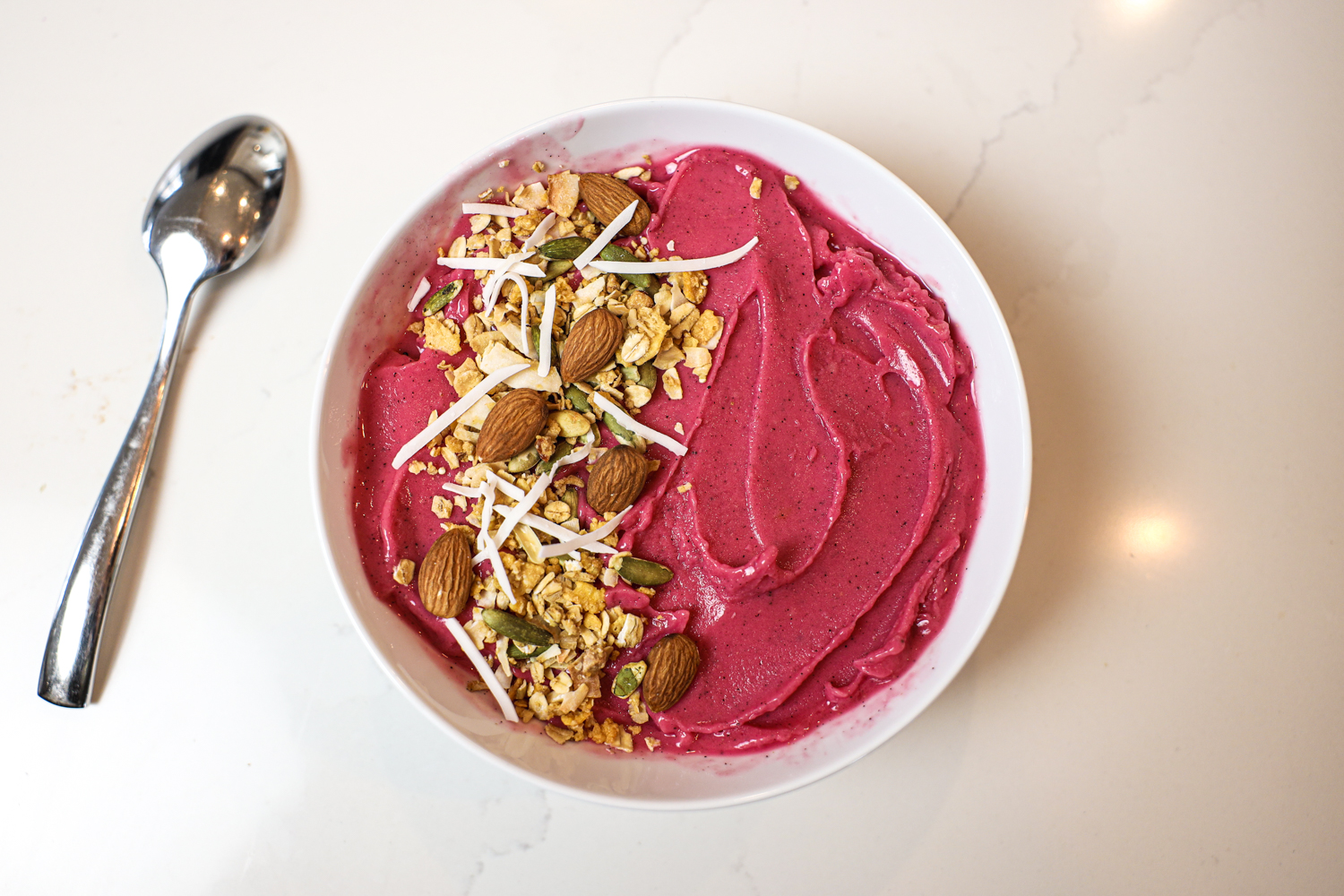 dragon fruit smoothie bowl
